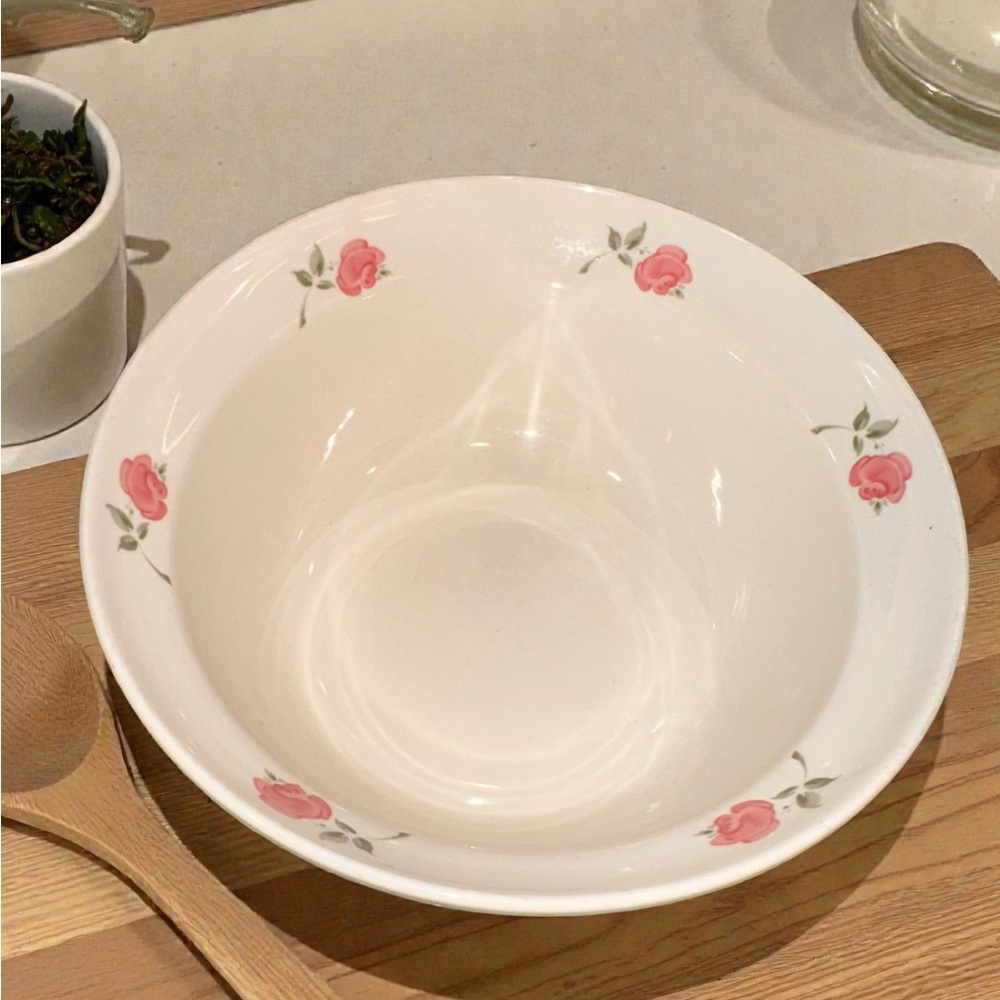 Vtg. Gibson Housewares 9" Decorative Mixing / Serving Bowl